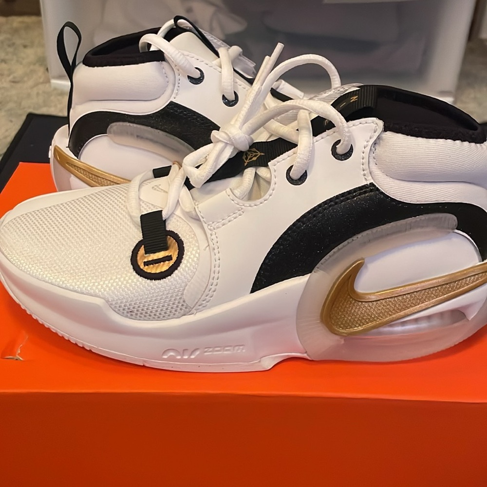 Brand new. Nike Air Zoom Crossover 2